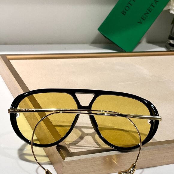 BOTTEGA VENETA Sunglasses - Picture 5 of 8